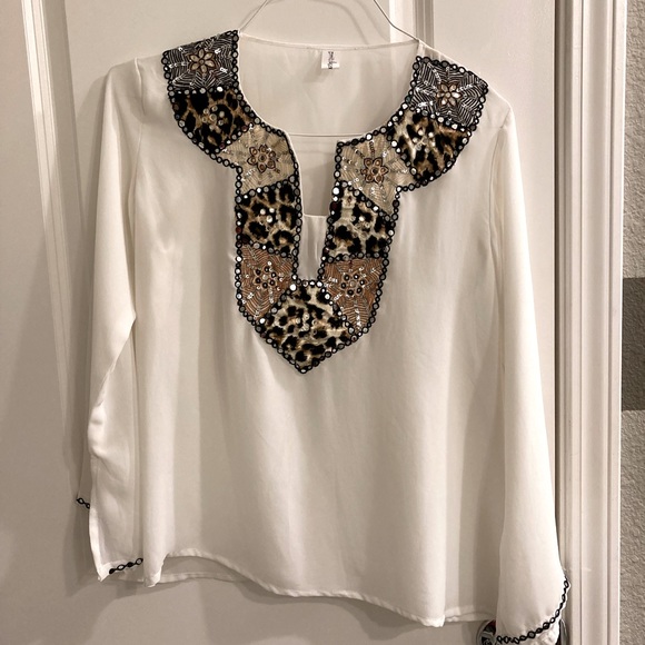 Georgette Top. Excellent Condition. White. Large. Beautiful - Picture 9 of 11